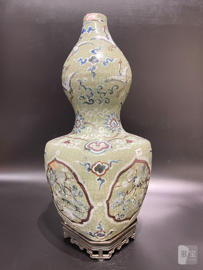 明嘉靖 仿官釉堆白青花铁锈花松鹤延年纹大葫芦瓶 - 图6